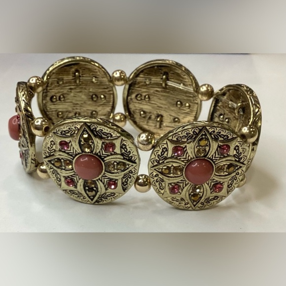 Beautiful Vintage Stretch Bracelet